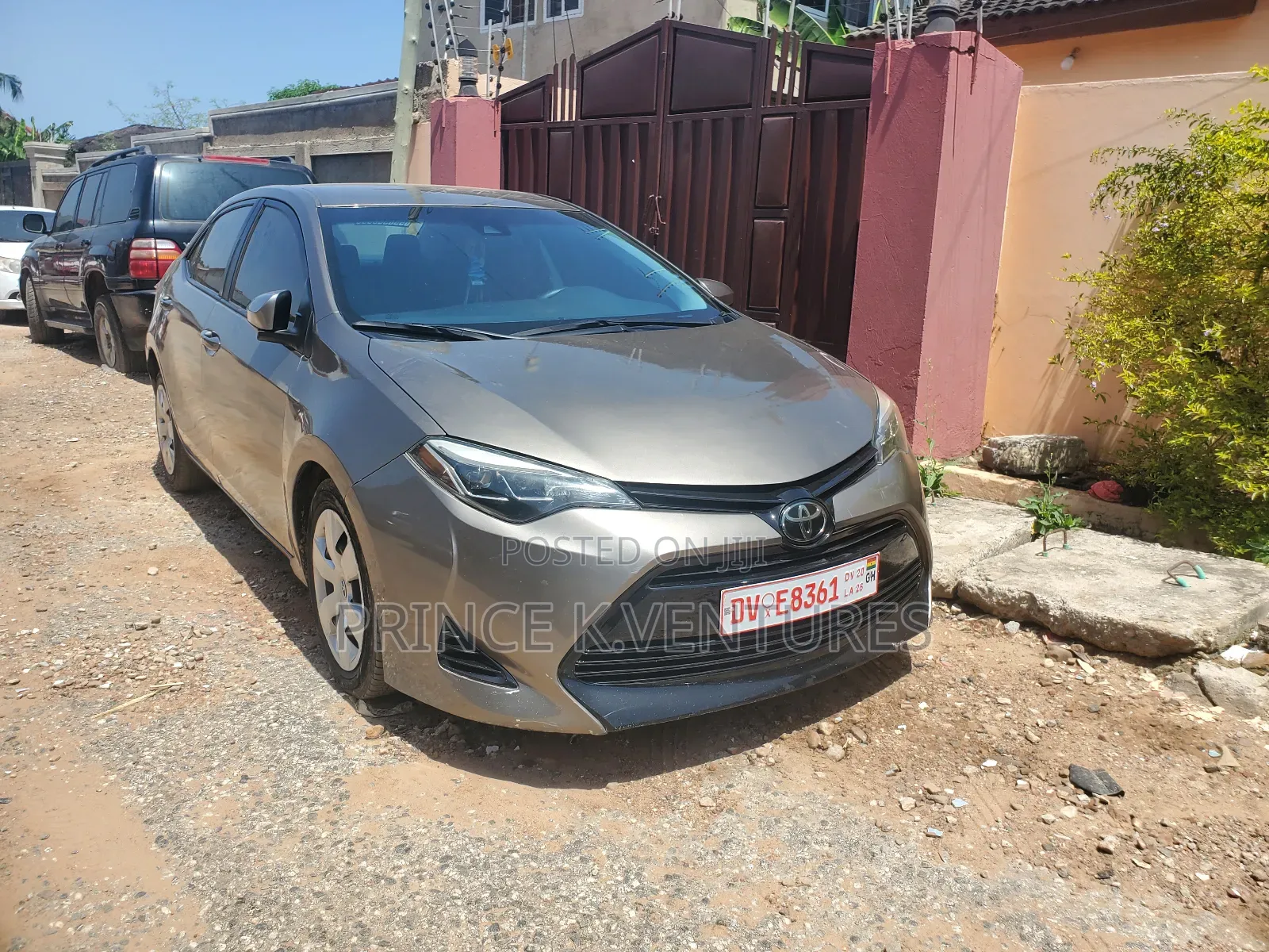Toyota Corolla LE (1.8L 4cyl 2A) 2018 Brown