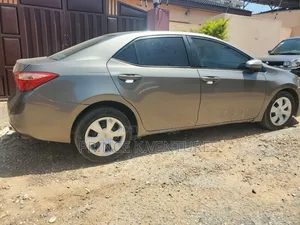 Toyota Corolla LE (1.8L 4cyl 2A) 2018 Brown