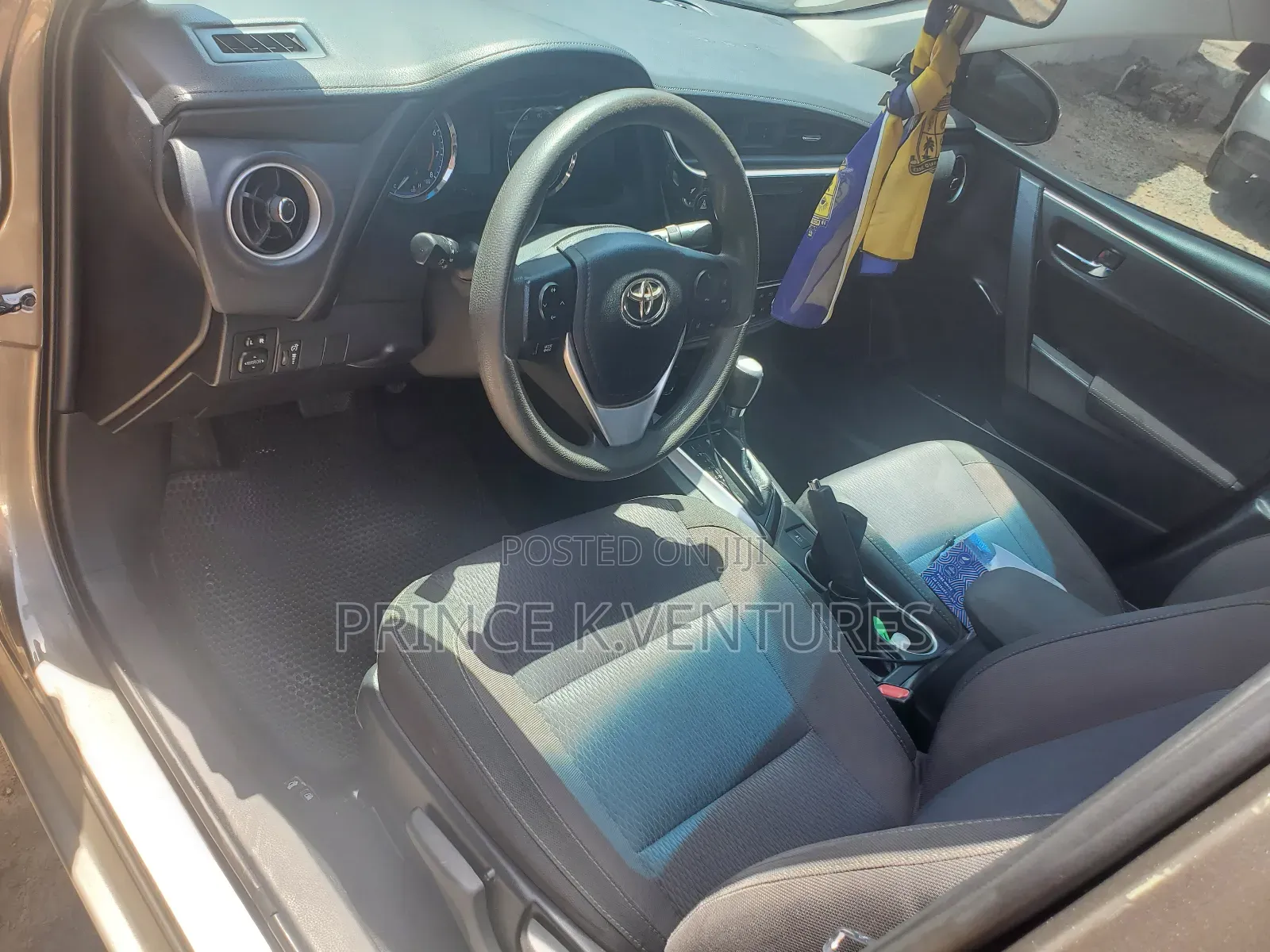Toyota Corolla LE (1.8L 4cyl 2A) 2018 Brown