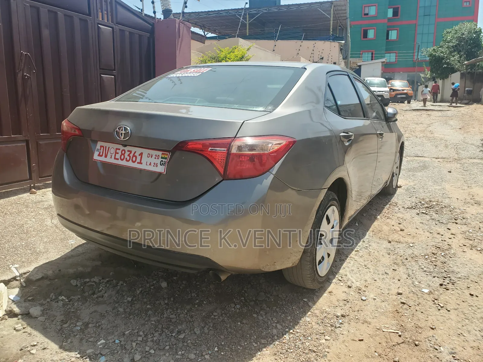 Toyota Corolla LE (1.8L 4cyl 2A) 2018 Brown