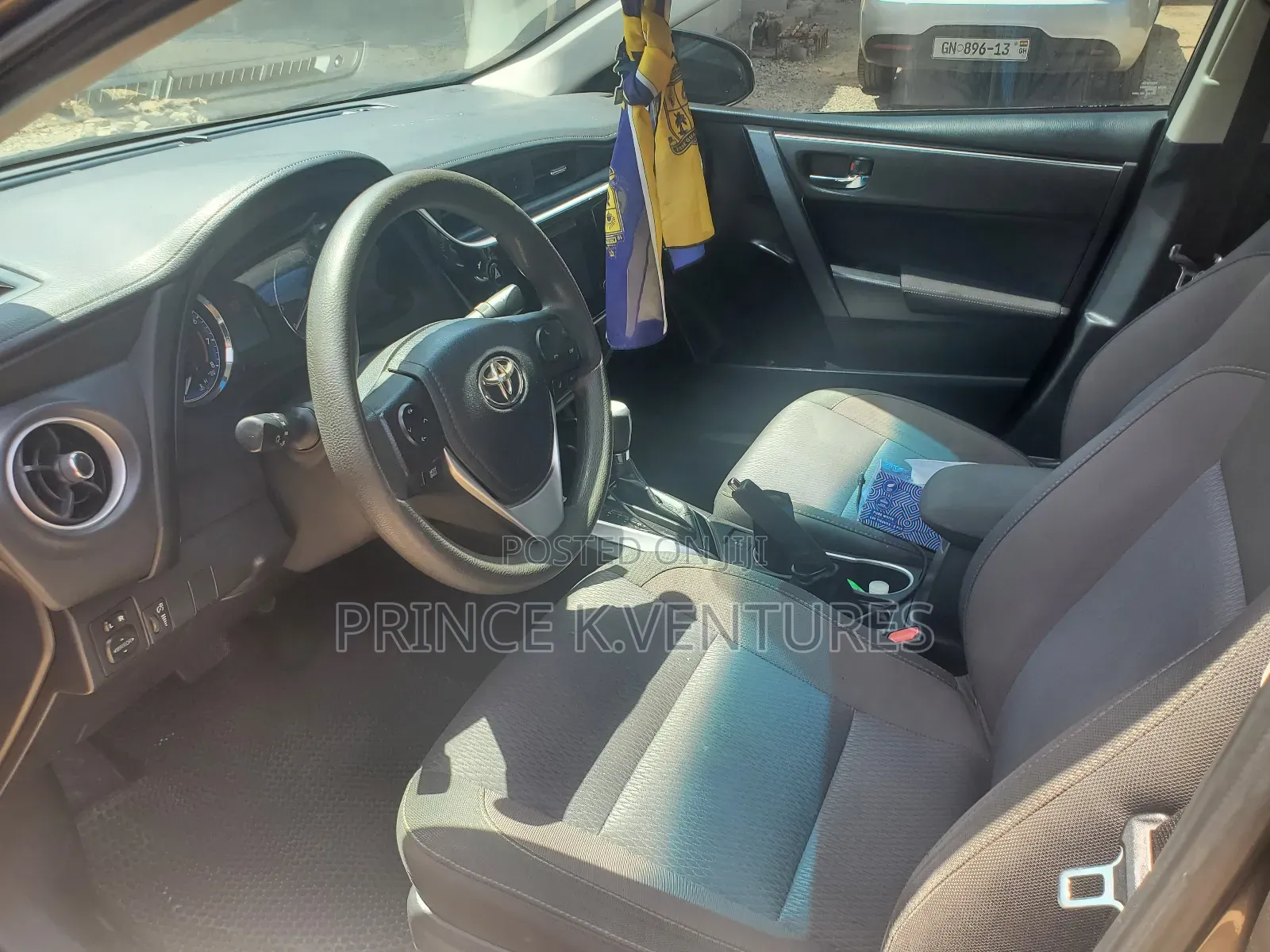 Toyota Corolla LE (1.8L 4cyl 2A) 2018 Brown