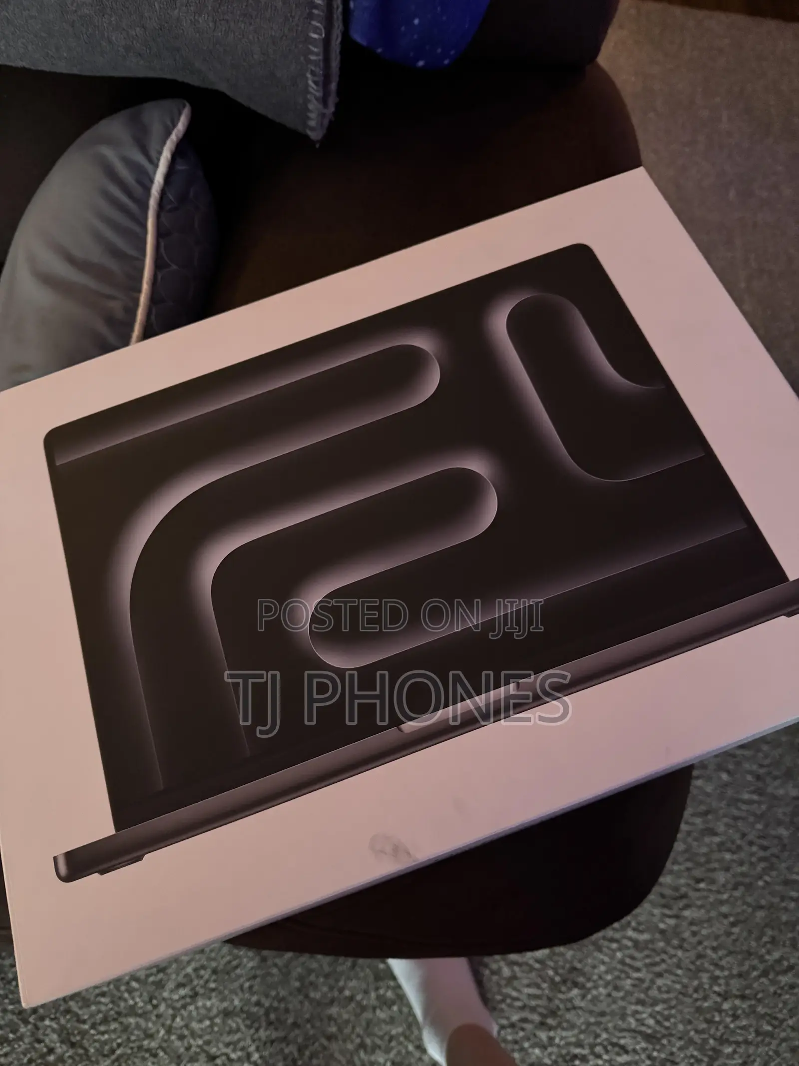 New Laptop Apple MacBook Pro 2025 M5 14-inch 16GB Apple M5 SSD 1T