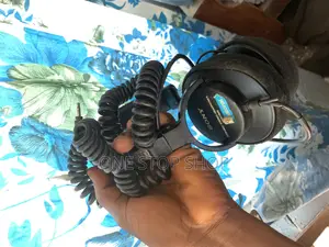 Studio Monitor Professional Headphones