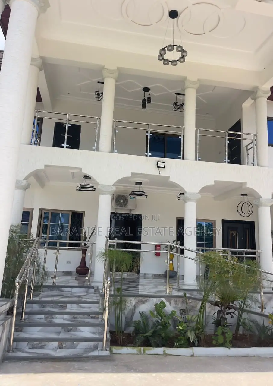 Furnished 17bdrm Mansion in Hotel, Kumasi Metropolitan for sale