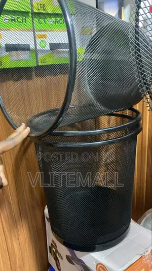 Black Metal Wire Mesh Wastebasket