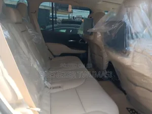 Toyota Land Cruiser 4.5 V8 VXR 2021 White