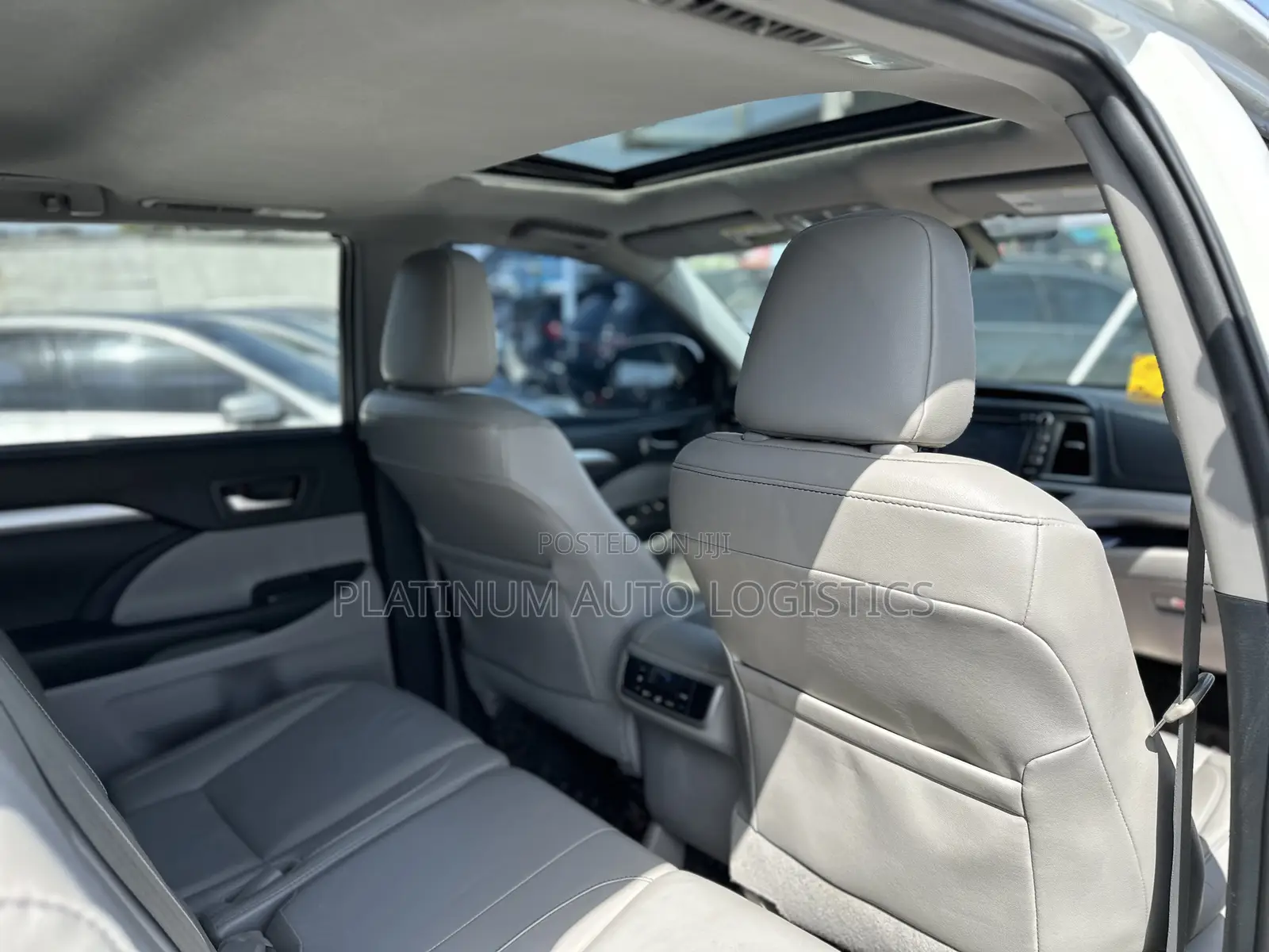 Toyota Highlander XLE 4x4 V6 (3.5L 6cyl 8A) 2018 White