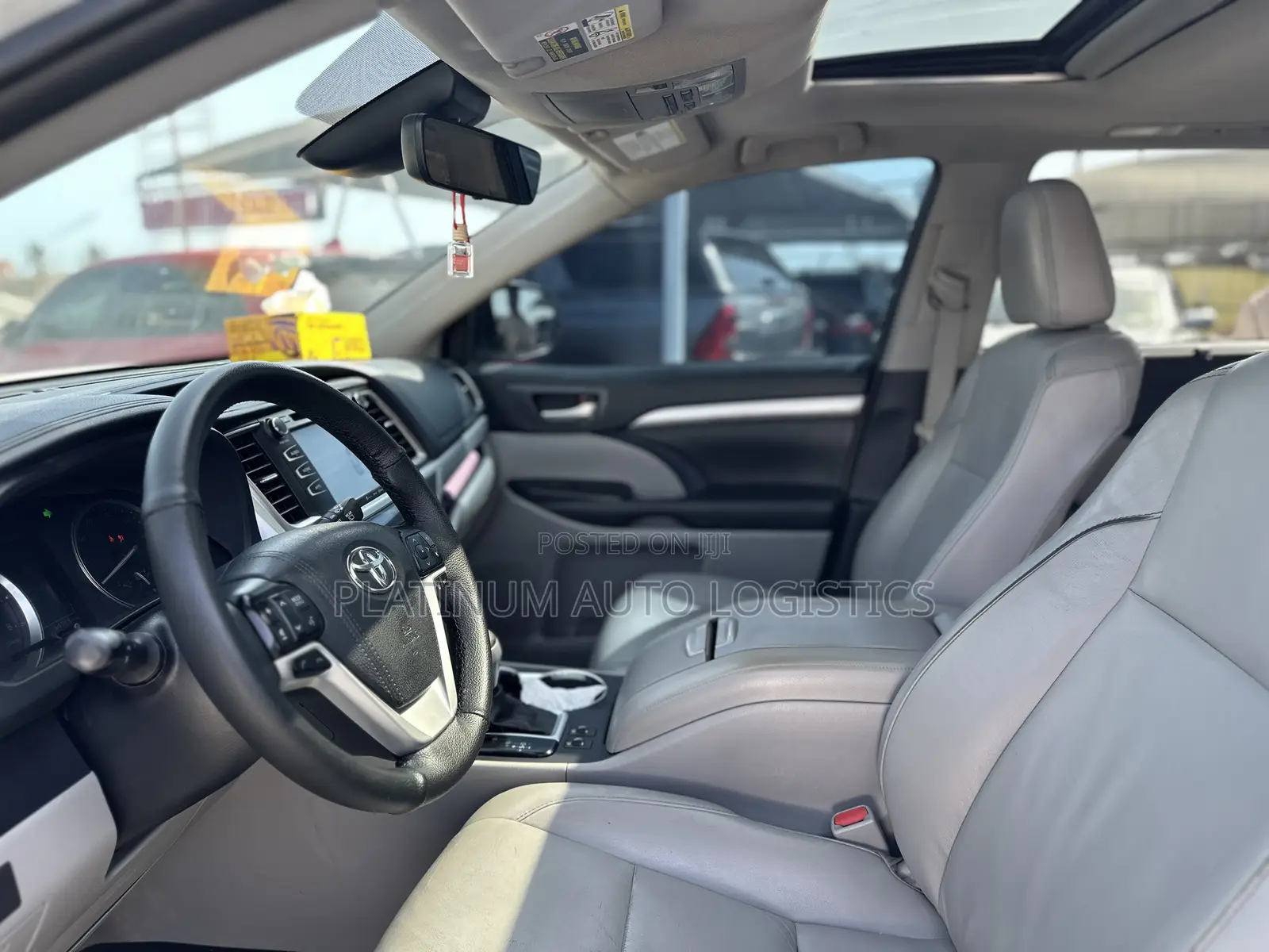 Toyota Highlander XLE 4x4 V6 (3.5L 6cyl 8A) 2018 White