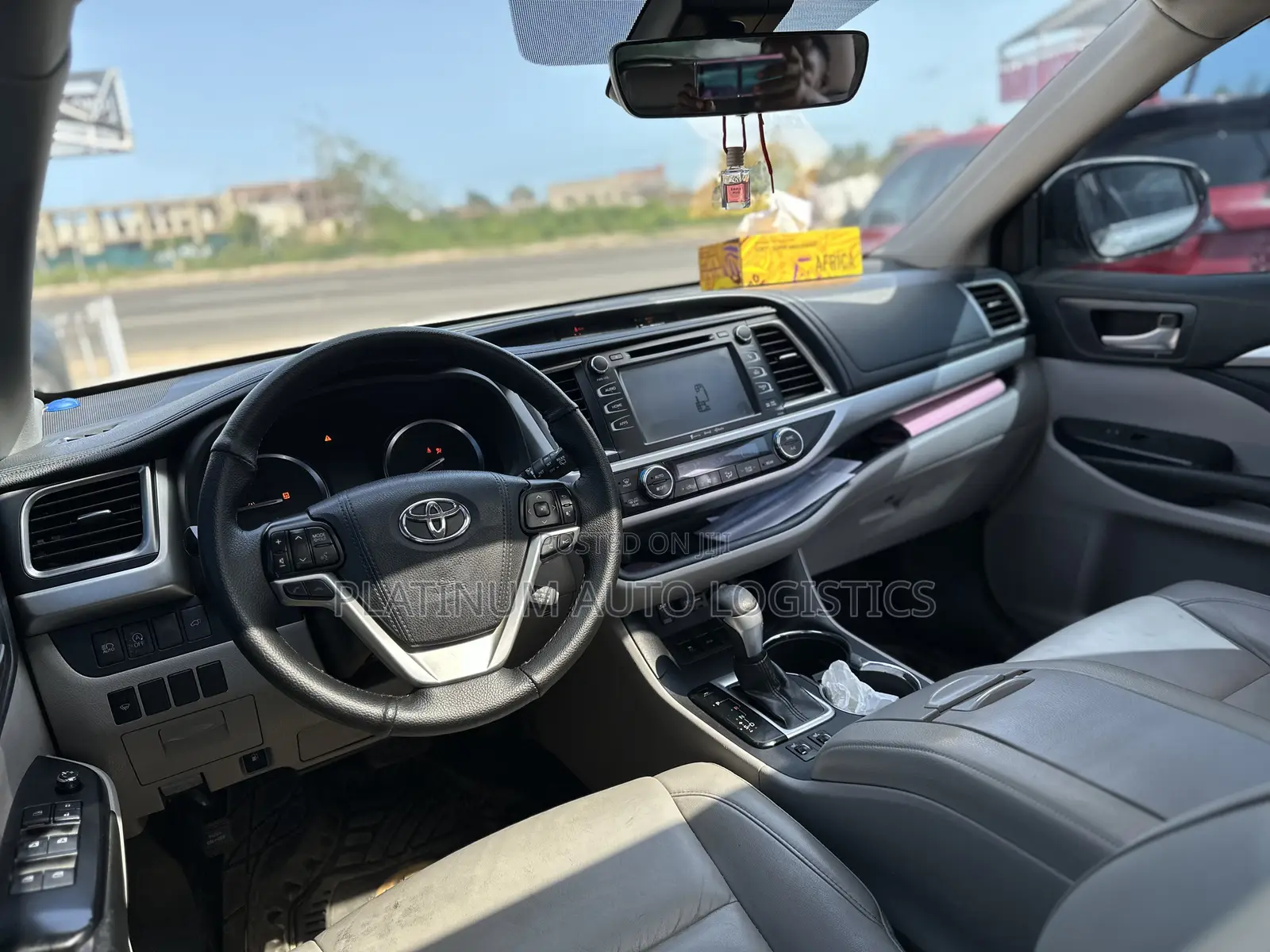 Toyota Highlander XLE 4x4 V6 (3.5L 6cyl 8A) 2018 White