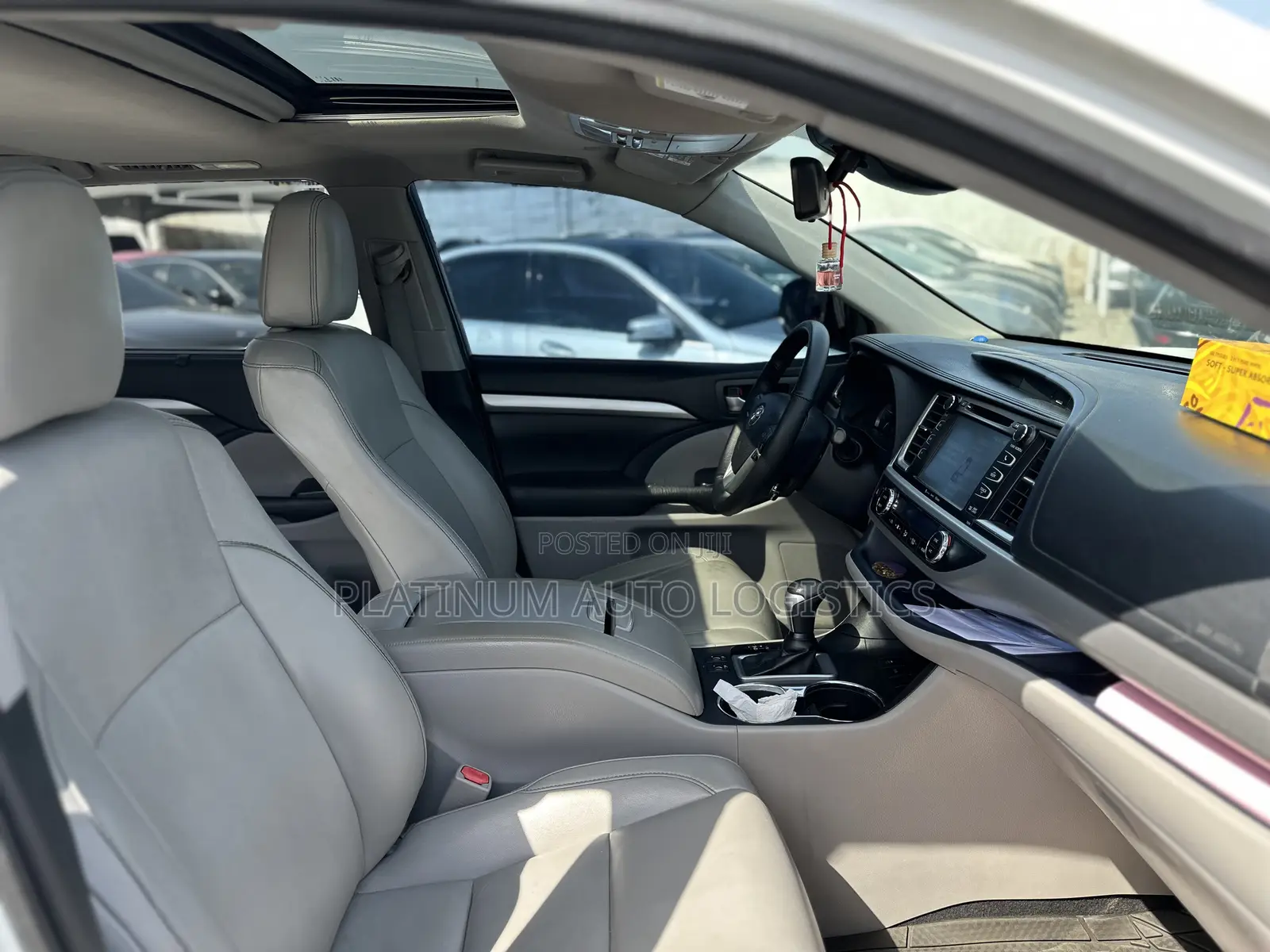 Toyota Highlander XLE 4x4 V6 (3.5L 6cyl 8A) 2018 White