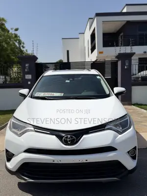 Toyota RAV4 XLE 4dr SUV (2.5L 4cyl 6A) 2018 White