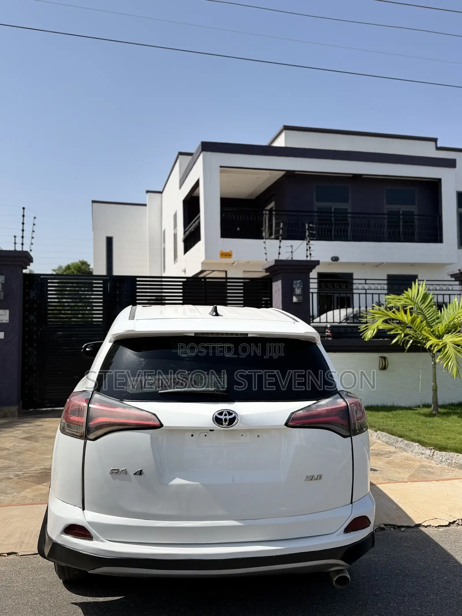 Toyota RAV4 XLE 4dr SUV (2.5L 4cyl 6A) 2018 White