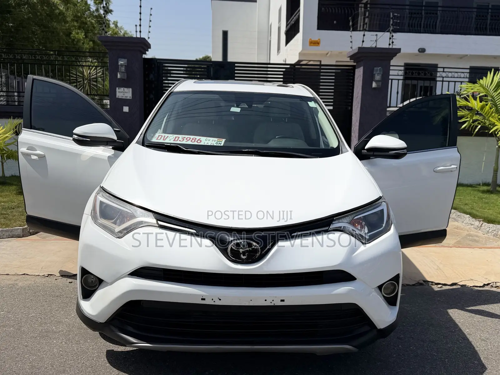 Toyota RAV4 XLE 4dr SUV (2.5L 4cyl 6A) 2018 White