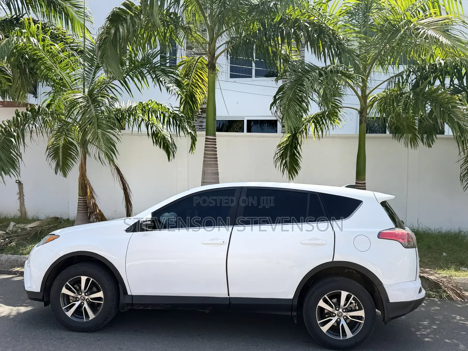 Toyota RAV4 XLE 4dr SUV (2.5L 4cyl 6A) 2018 White