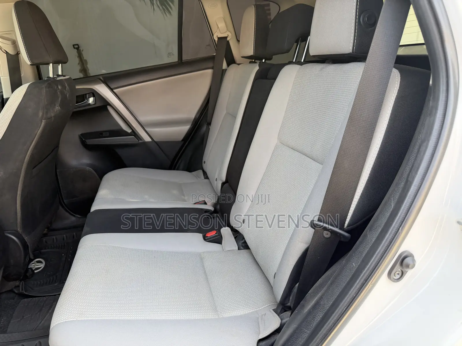 Toyota RAV4 XLE 4dr SUV (2.5L 4cyl 6A) 2018 White
