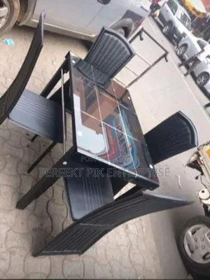 Dining Table (4 Seats)