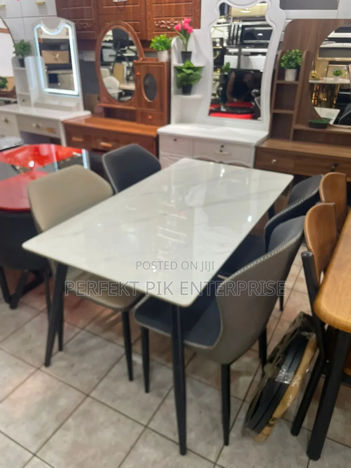 Dining Table (4 Seats)