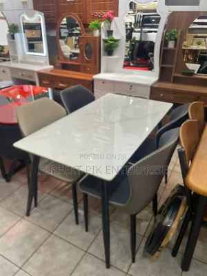 Dining Table (4 Seats)