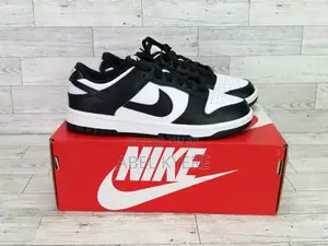 Sb Dunk Low Black and White Color Available With Box
