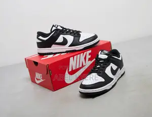 Sb Dunk Low Black and White Color Available With Box