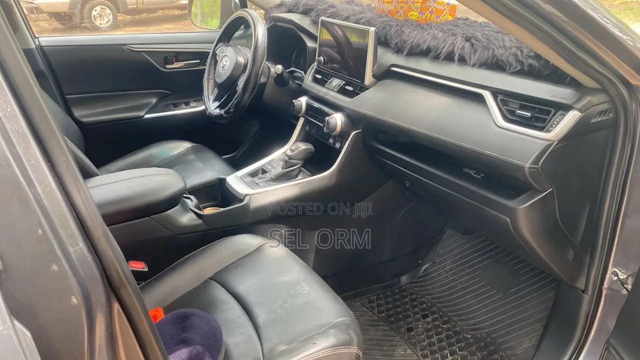 Toyota RAV4 2024 Gray