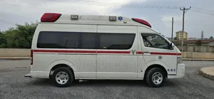 Toyota HiAce 2013 White