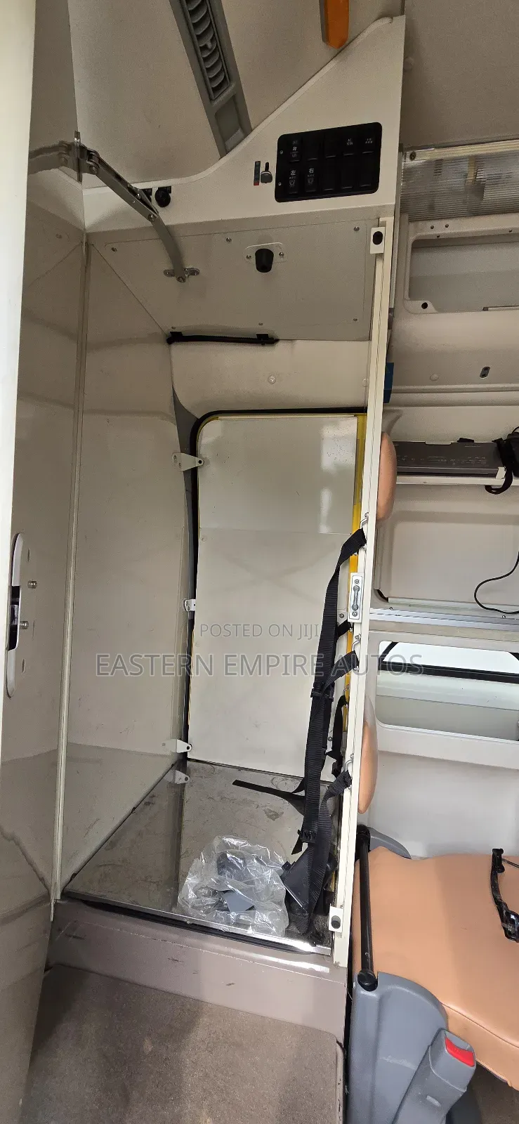 Toyota HiAce 2013 White