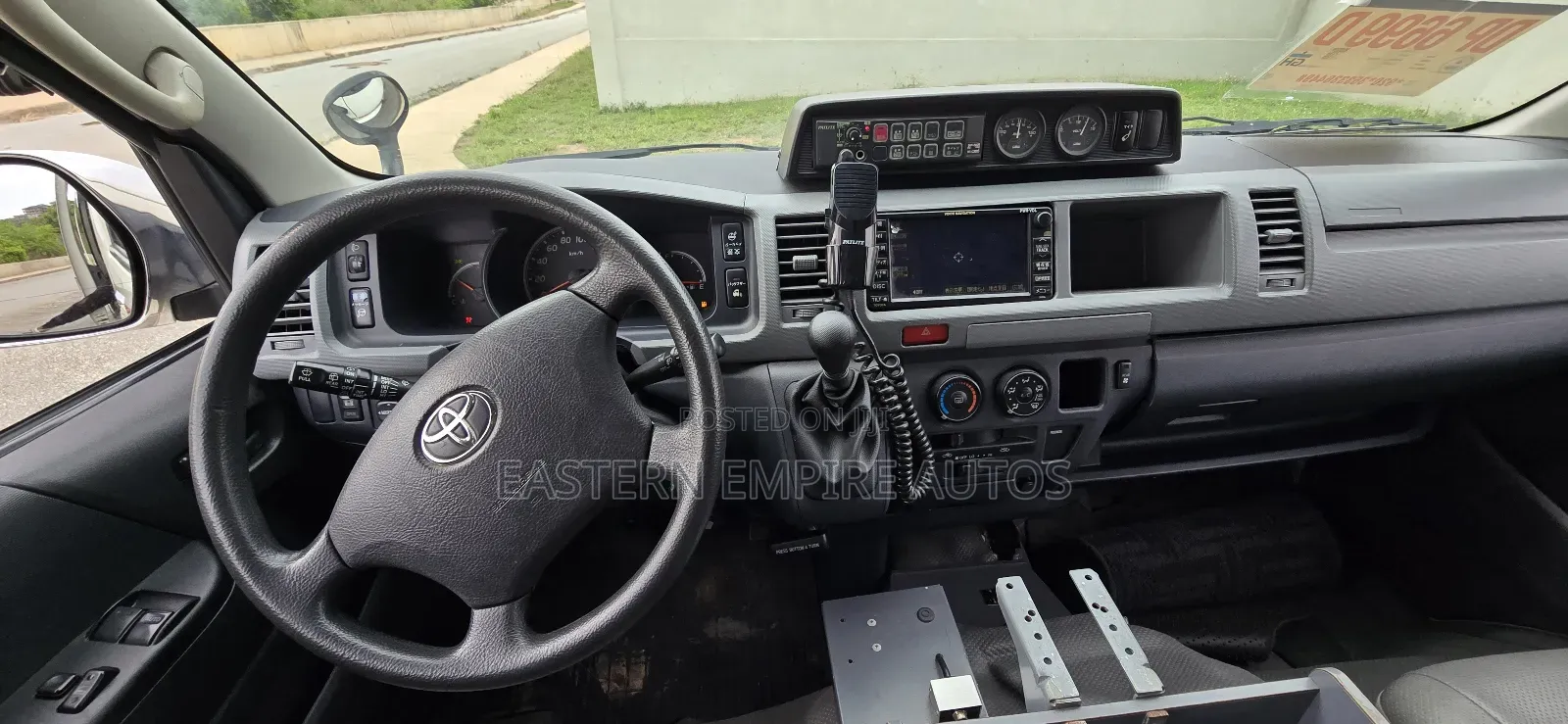 Toyota HiAce 2013 White