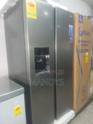 Side‐By‐Side Refrigerator Freezer With Water Ice Dispenser