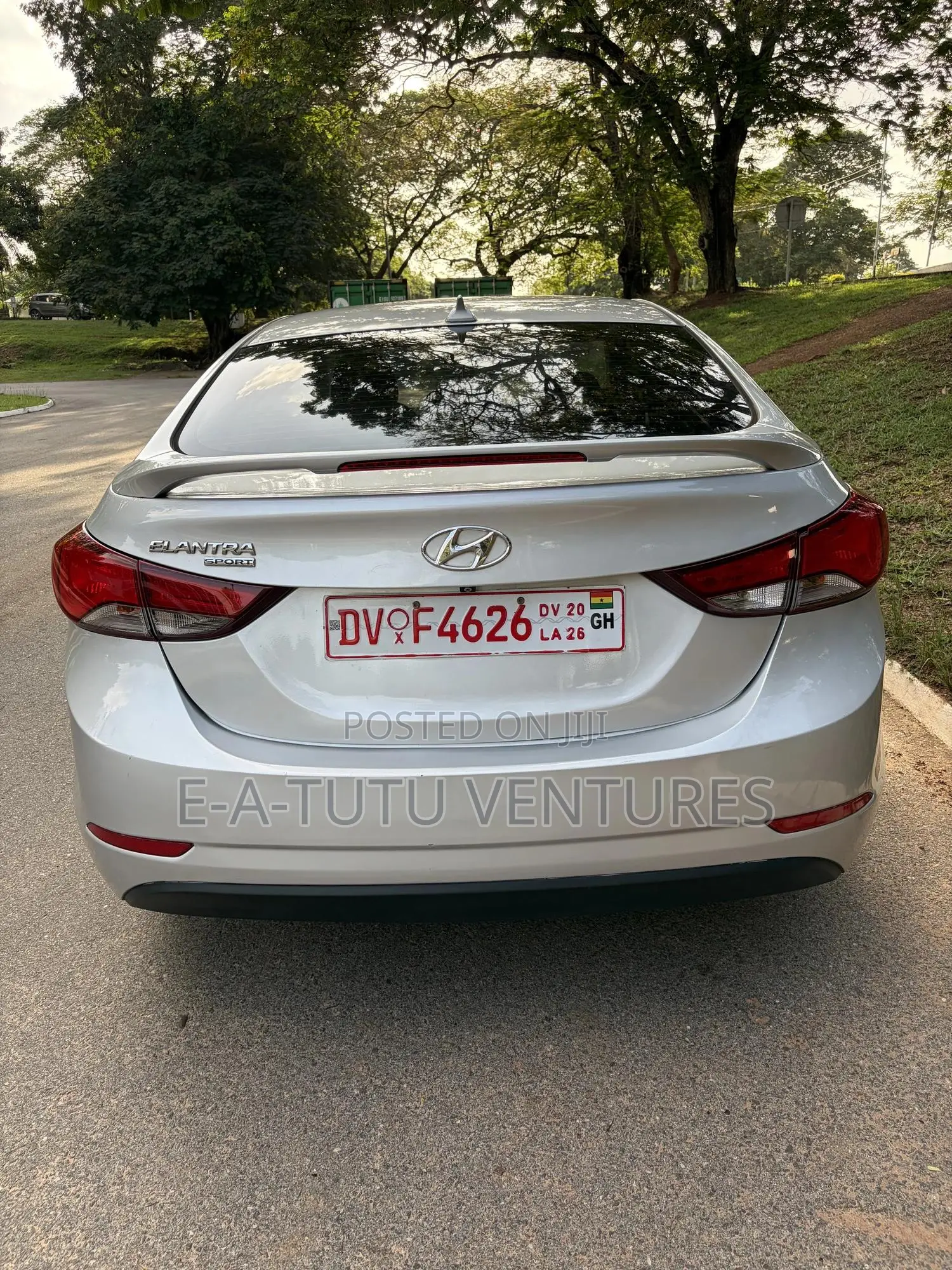 Hyundai Elantra SE Sedan FWD (1.8L 4cyl 6M) 2016 Silver