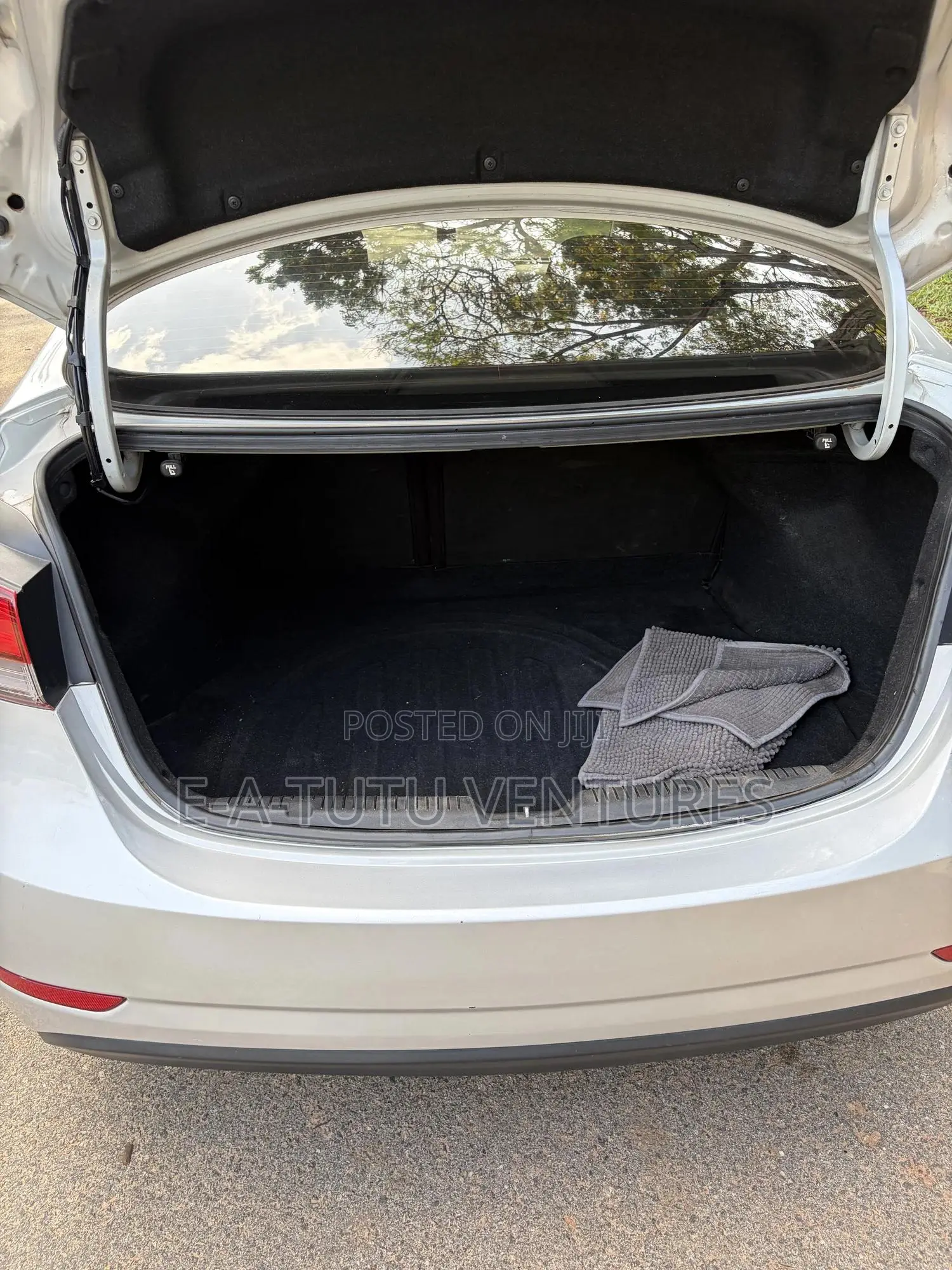 Hyundai Elantra SE Sedan FWD (1.8L 4cyl 6M) 2016 Silver