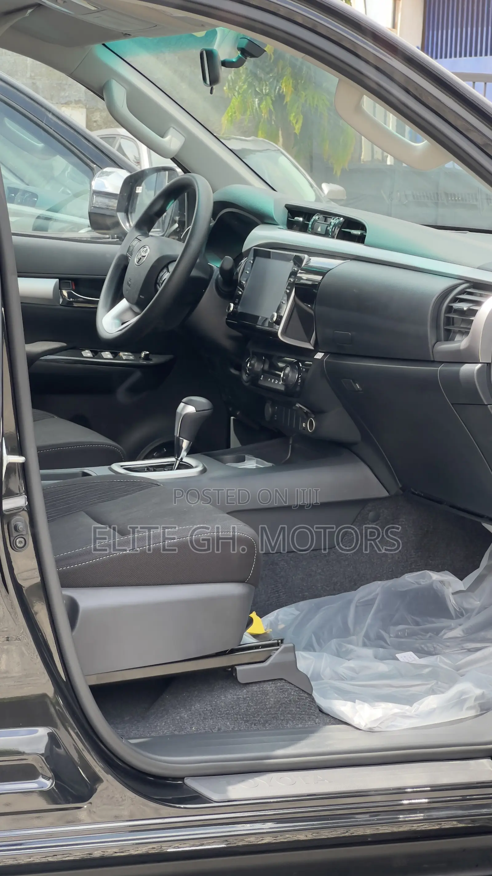 New Toyota Hilux 2025 Black