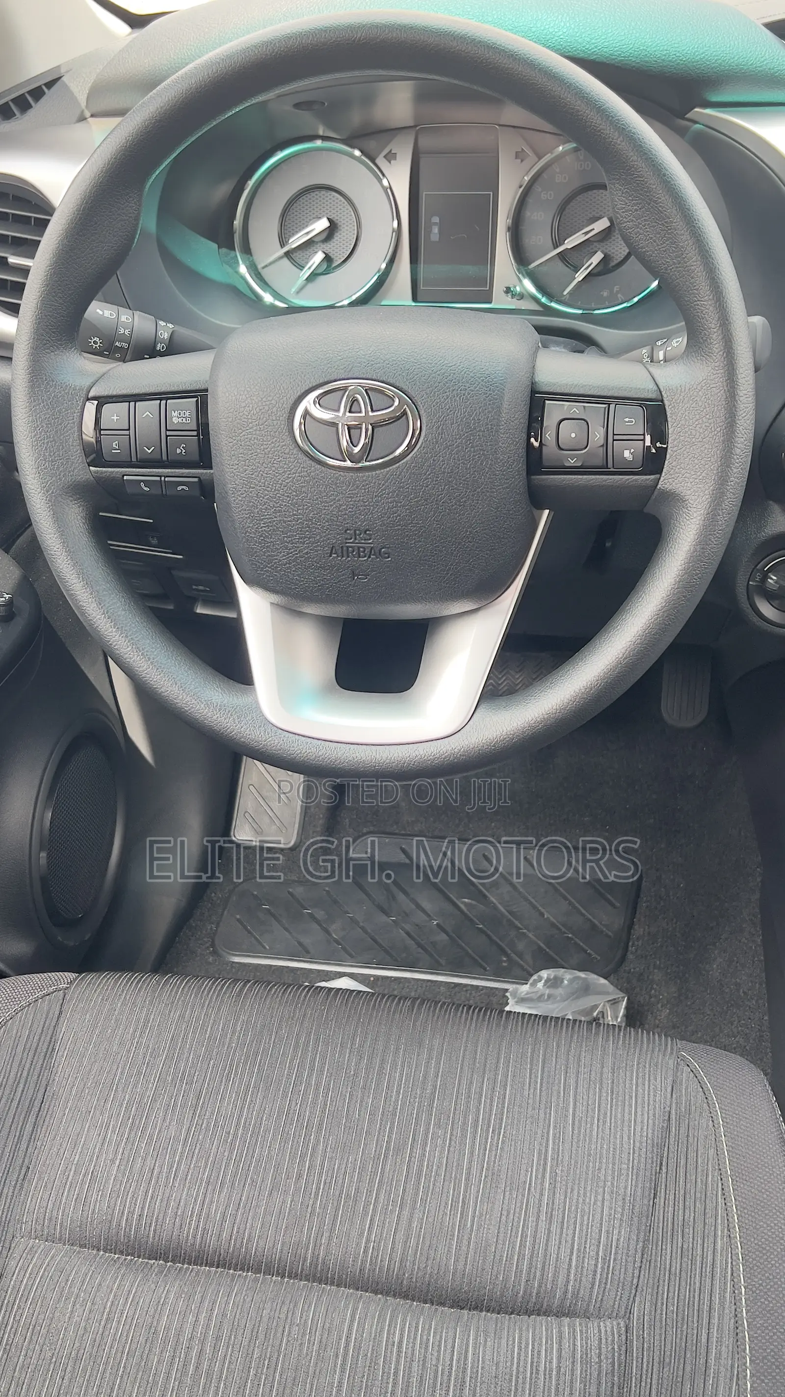 New Toyota Hilux 2025 Black