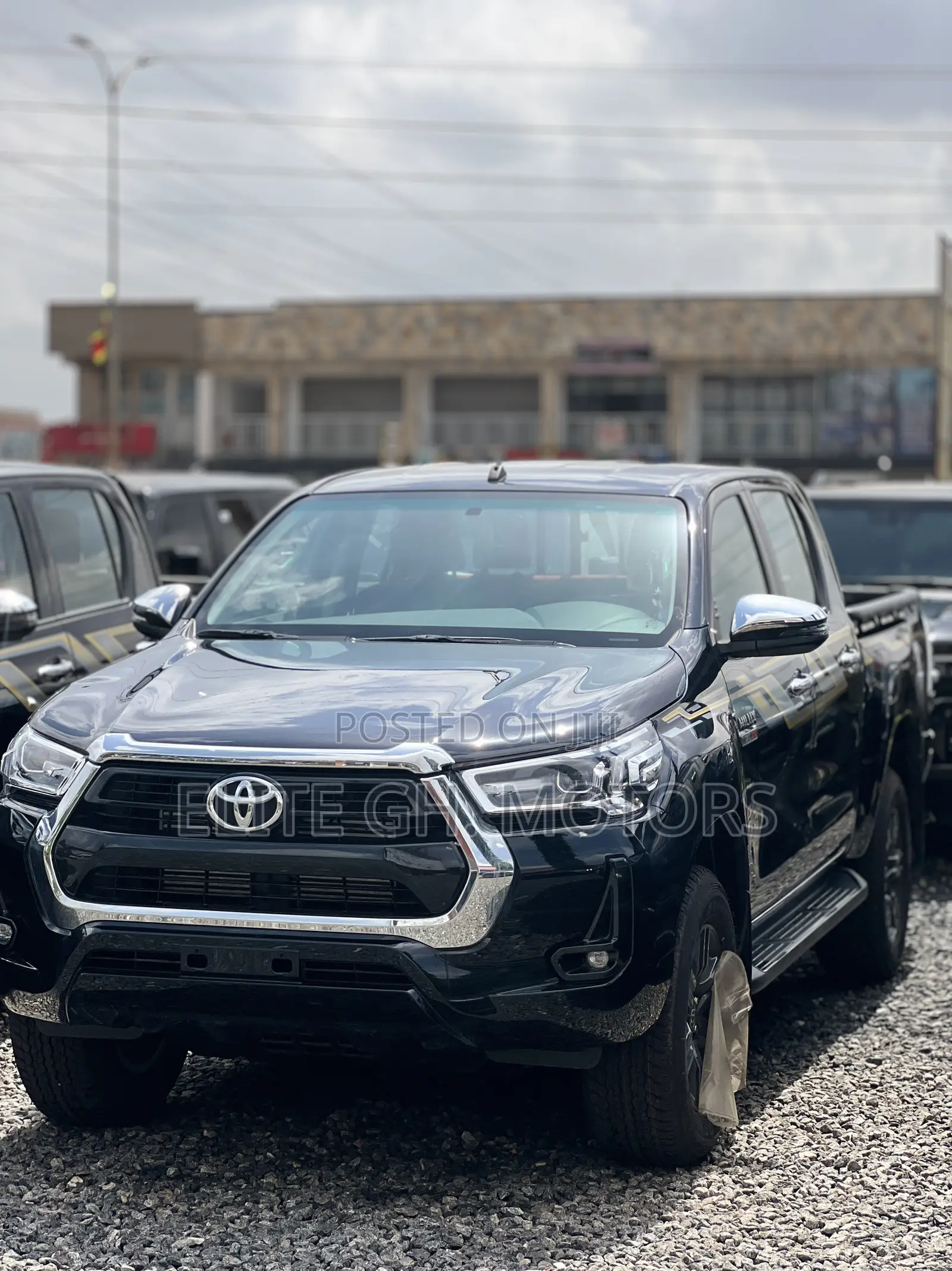 New Toyota Hilux 2025 Black