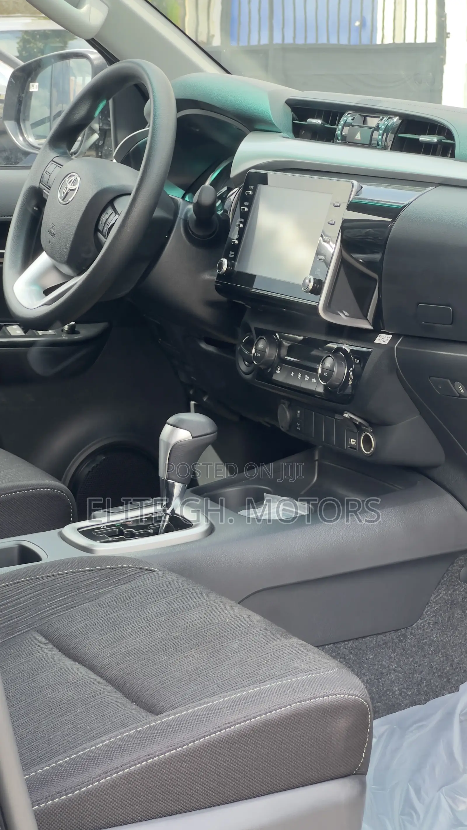 New Toyota Hilux 2025 Black