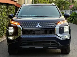 Mitsubishi Outlander SE 2022 Blue