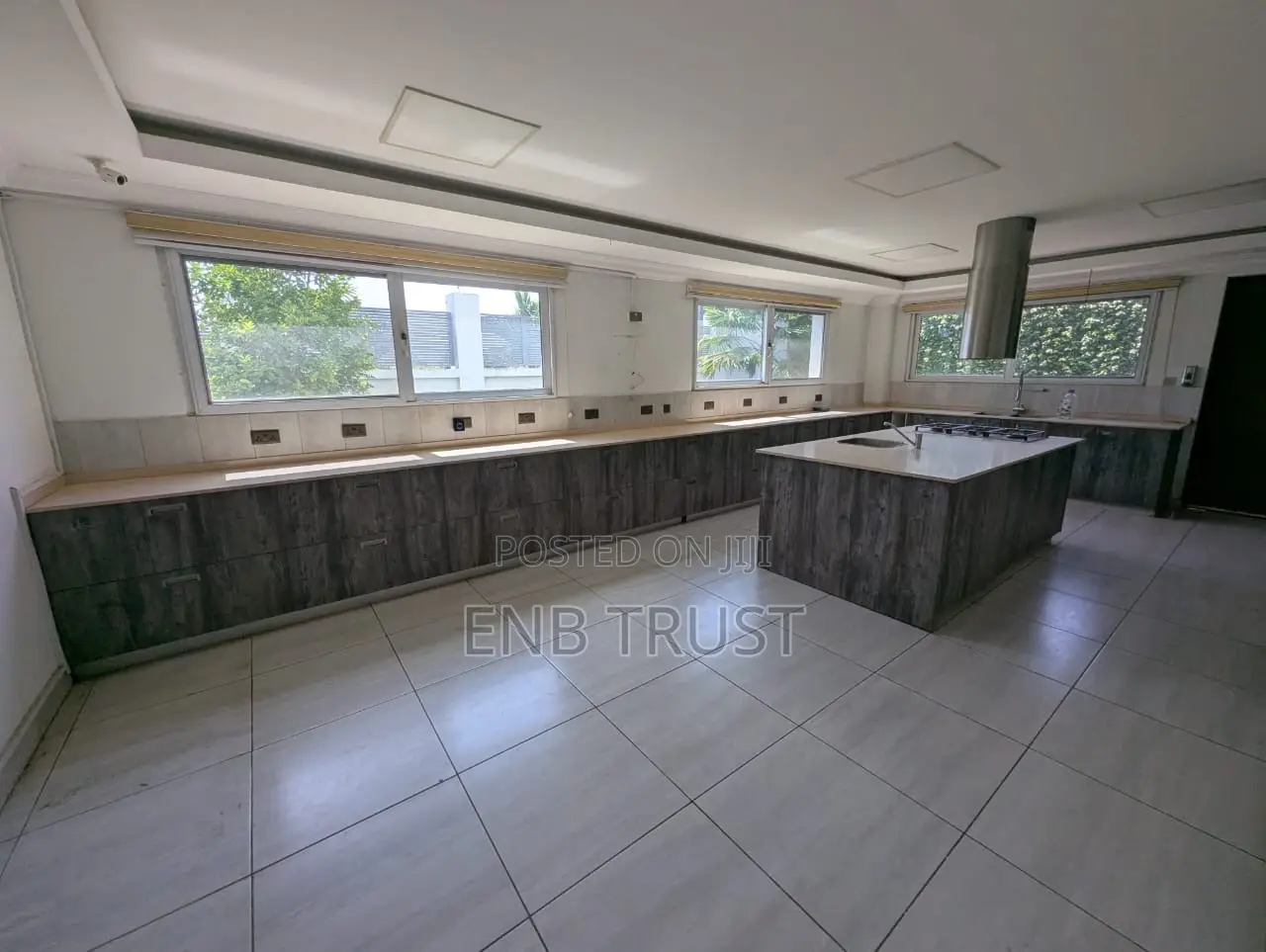 5bdrm Mansion in East Airport, Burma Camp for sale