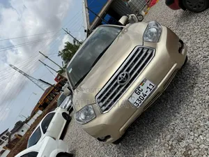 Toyota Highlander Limited 2010 Gold