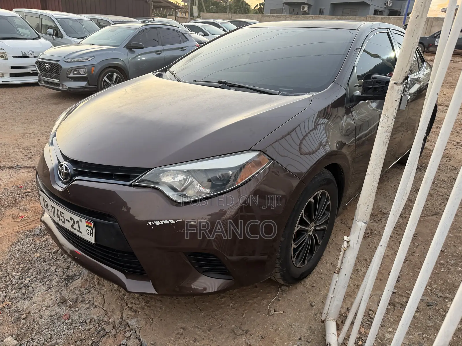 Toyota Corolla LE Premium 4dr Sedan (1.8L 4cyl CVT) 2016 Brown