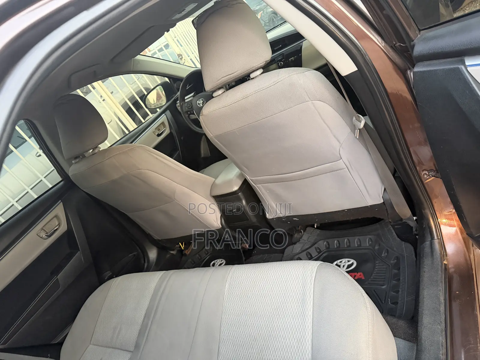 Toyota Corolla LE Premium 4dr Sedan (1.8L 4cyl CVT) 2016 Brown