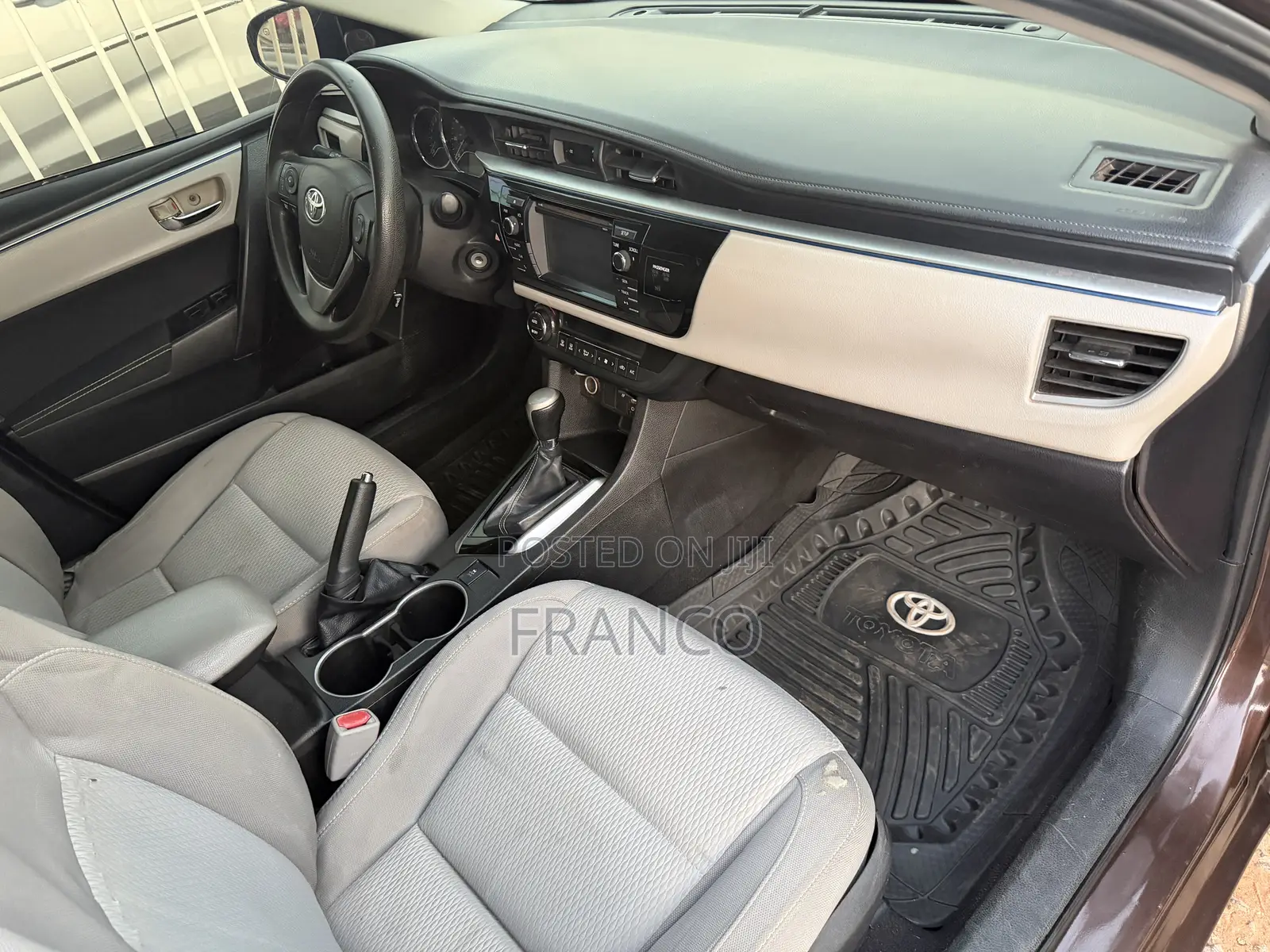 Toyota Corolla LE Premium 4dr Sedan (1.8L 4cyl CVT) 2016 Brown