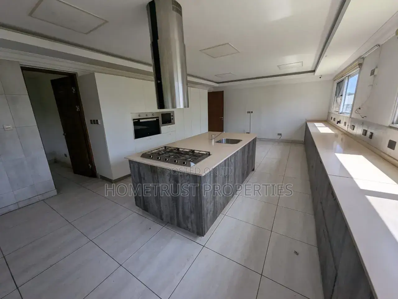 4bdrm Mansion in Airport Hillls for sale