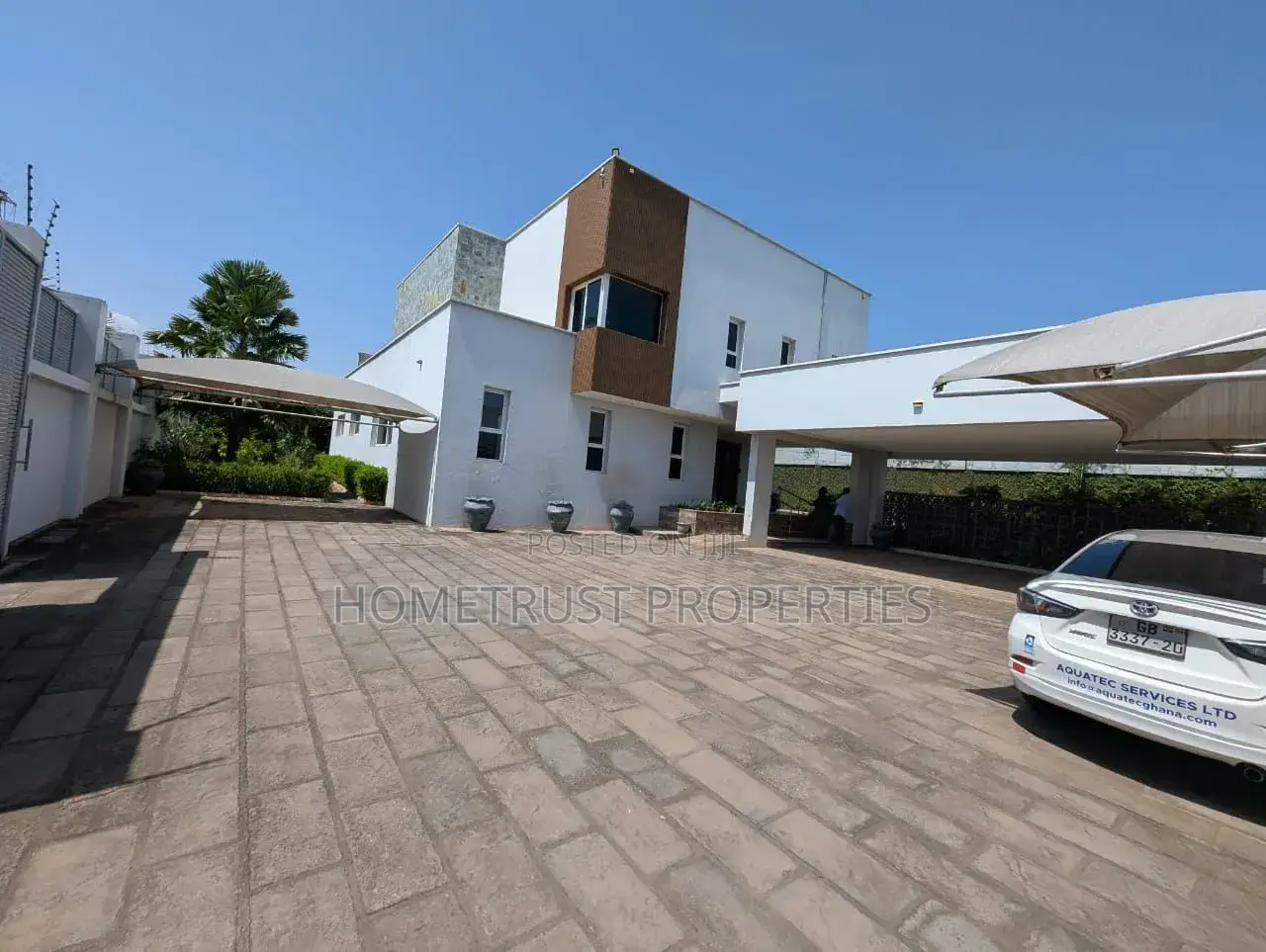4bdrm Mansion in Airport Hillls for sale
