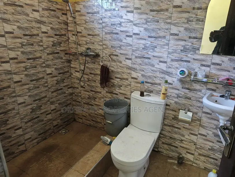 7bdrm House in Achimota, The Mall for sale