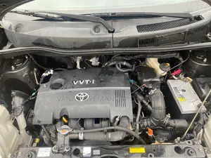Toyota Sienta 1.5 FWD 2010 Gray