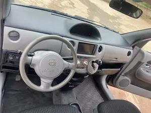 Toyota Sienta 1.5 FWD 2010 Gray