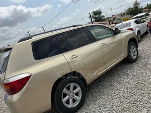Toyota Highlander Limited 2010 Gold