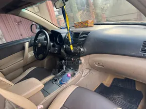 Toyota Highlander Limited 2010 Gold