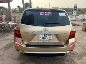 Toyota Highlander Limited 2010 Gold