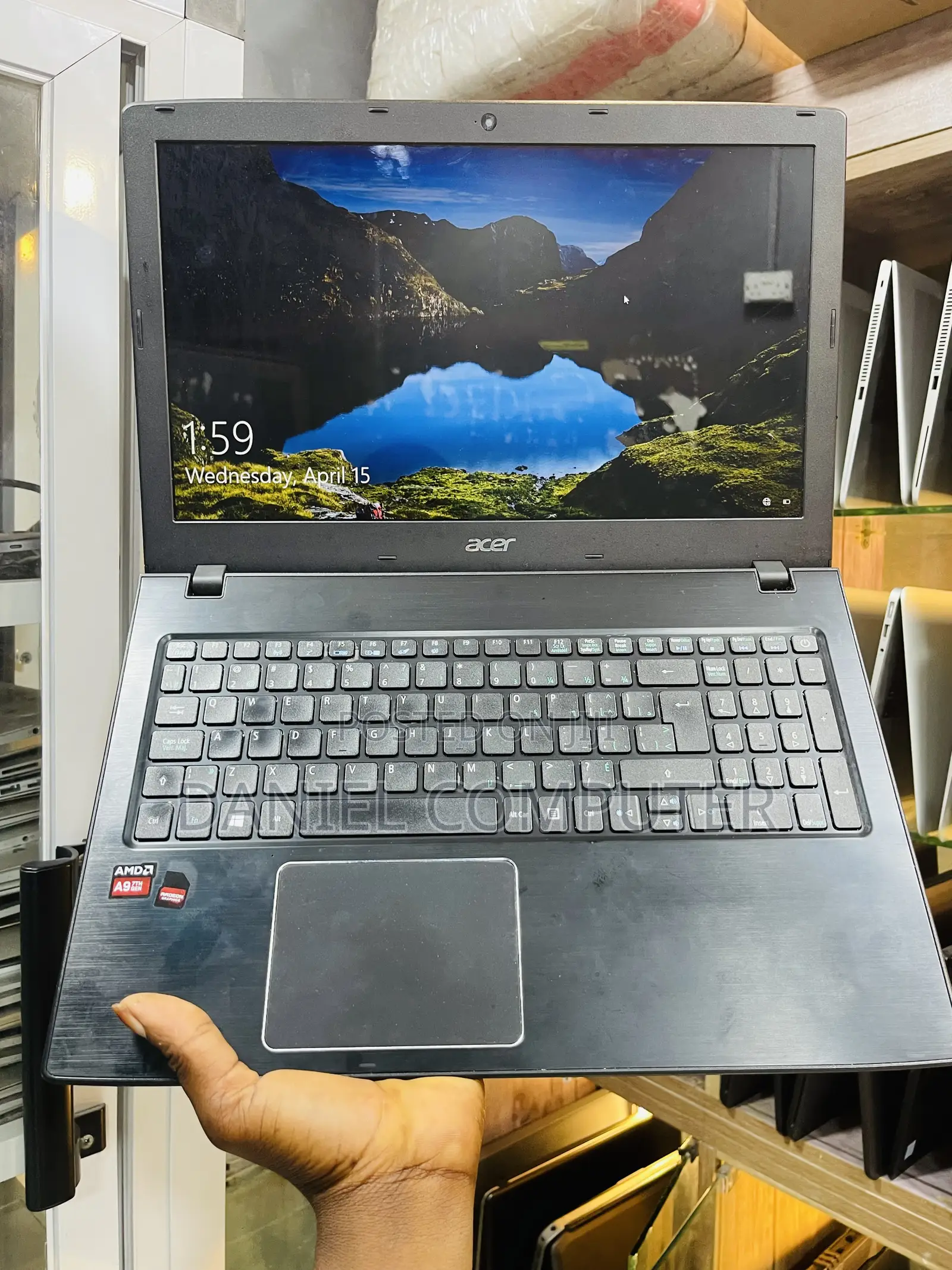Laptop Acer Aspire E5-523G 8GB AMD A10 HDD 750GB